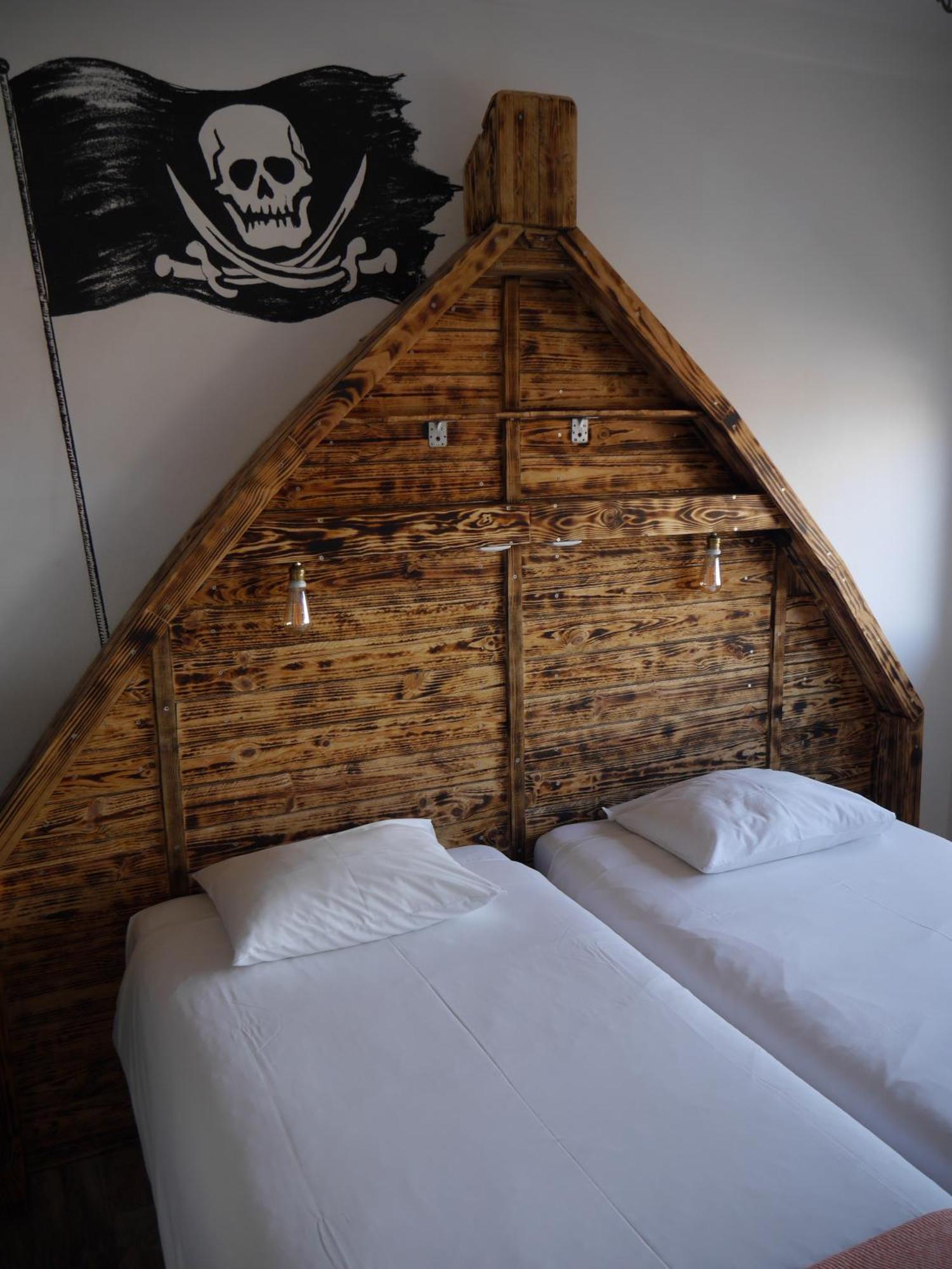 Hostel & Surfcamp 55 Ericeira Bagian luar foto