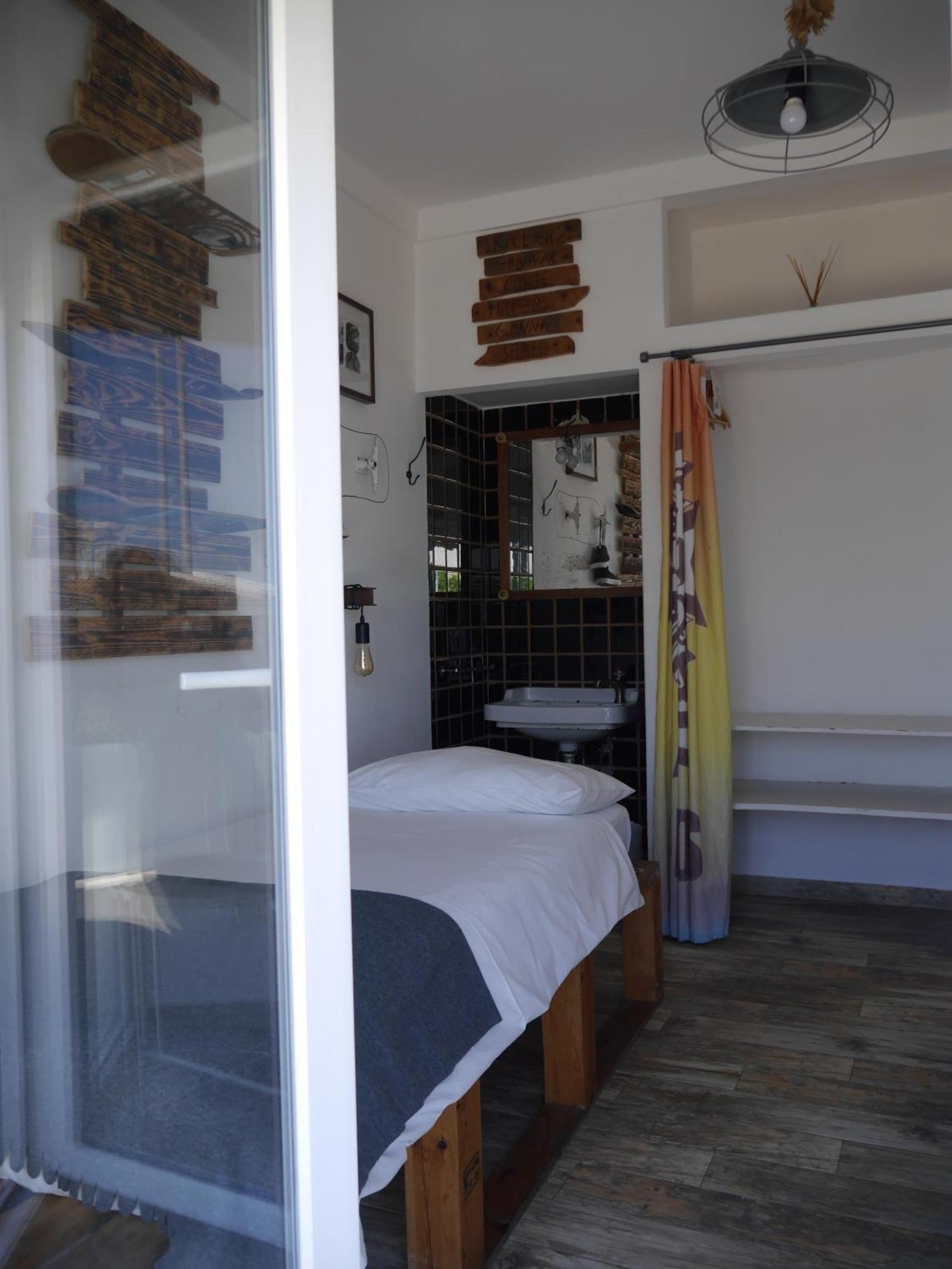 Hostel & Surfcamp 55 Ericeira Bagian luar foto