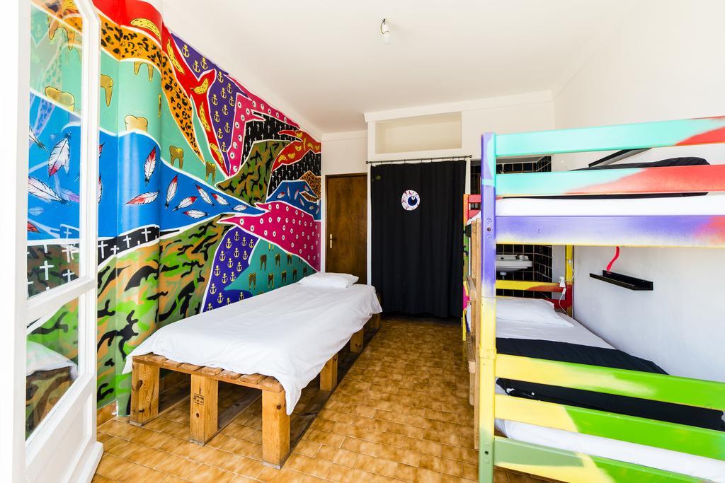 Hostel & Surfcamp 55 Ericeira Bagian luar foto
