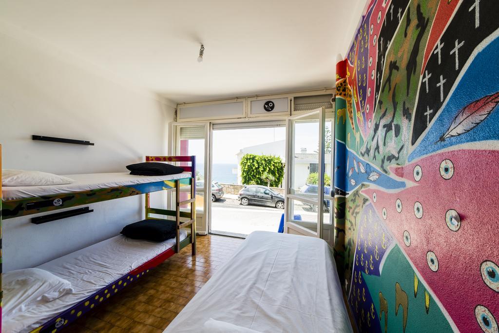 Hostel & Surfcamp 55 Ericeira Bagian luar foto